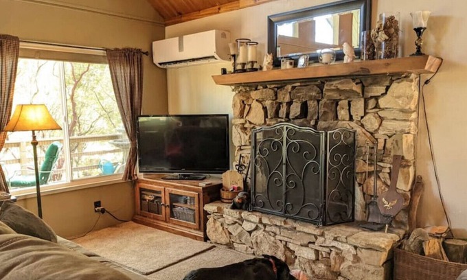 Wishon House | Cedar Forest · Charming Cozy Lake Cabin in the Woods - Bass Lake