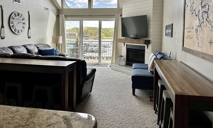 Camdenton Condo | Cedar Glen Penthouse, Spacious Loft Condo Sleeps 10, 2 Pools, Close to Ballpark