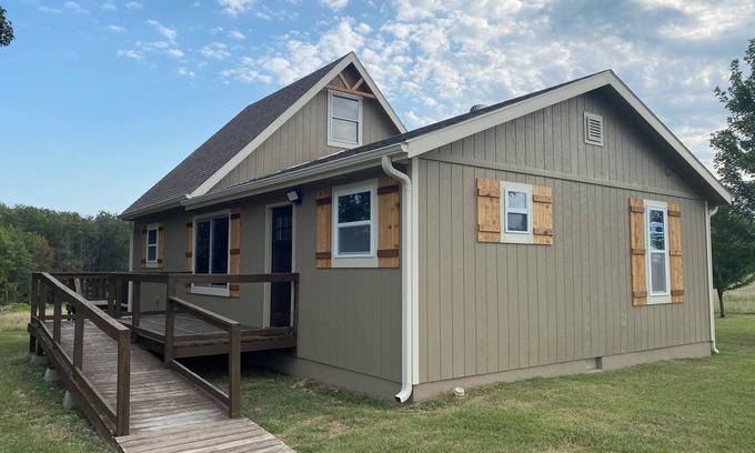 El Dorado Springs Cabin | Cedar Lodge is quaint rustic lodge with modern amenities. Relaxing and warm!