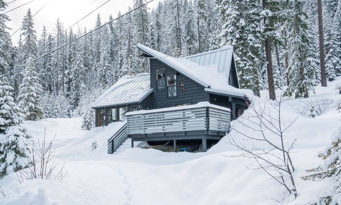 Leavenworth Cabin | Cedar Rest Lakeview Cabin- Listed as Leavenworth's Best Overall Vacation Rental!