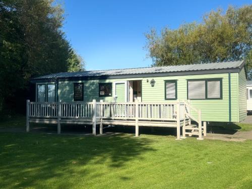 Skegness House | Cedar Retreat Southview - Sleeps 6 Wi-Fi & Garden