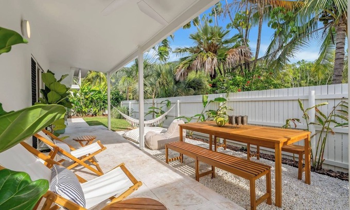 Palm Cove Apartment | Cedar Villa A Designer Pool House by the Beach