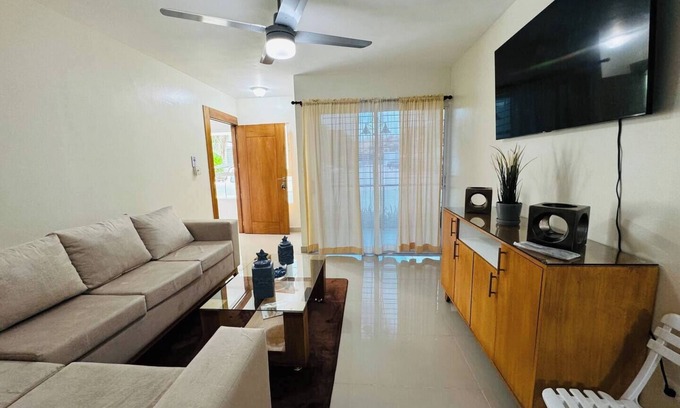Llanos de Gurabo I House | Centrally located accommodation Breezes by G1