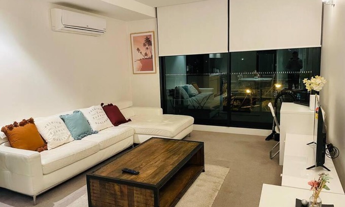 Hawthorn Apartment | Cental location 2 Bedrooms Apt*Free Parking
