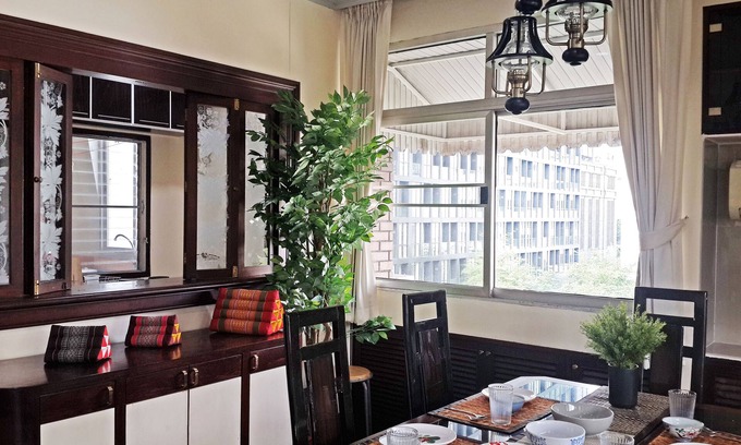 Ploenchit Apartment | Center of Bangkok, Walk to Erawan, Moder