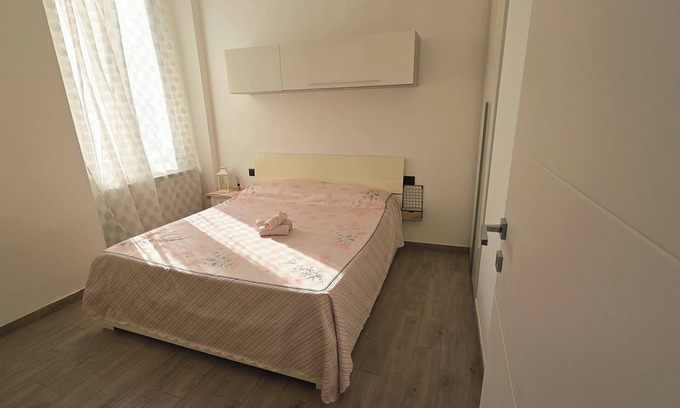 Como Apartment | Central and quiet apartment, 1 min from the Duomo and 3 min from Lake Como.