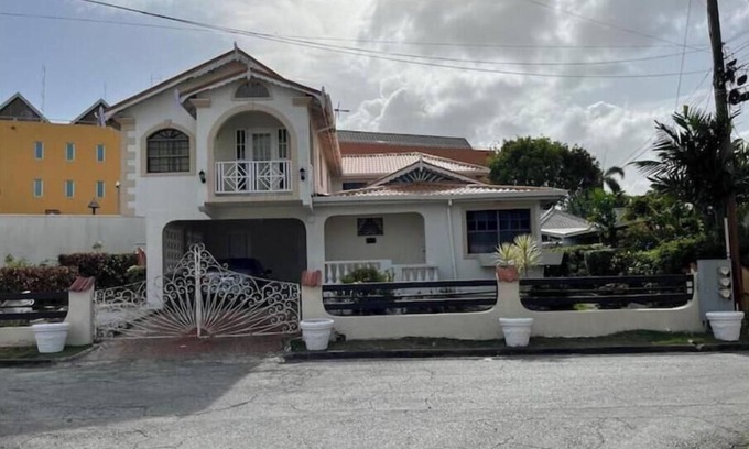 Wildey House | Central and Spacious Apartment near US Embassy