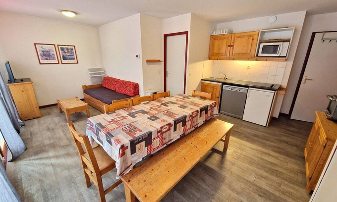 Valfrejus Apartment | Central Apartment for 6/8 with Mountain View, Balcony & Near Slopes