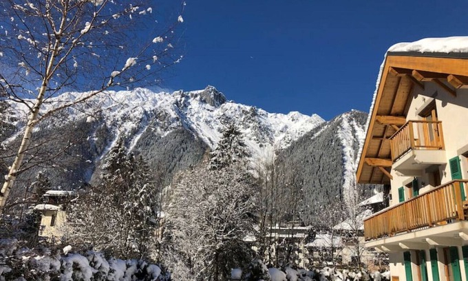 Chamonix City Centre Apartment | Central Chamonix, 3 bedroom apartment with private garden & views of Mont Blanc