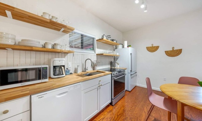 Tucson House | Central & Cozy/1 BR 1 BA/Near Alvernon Park