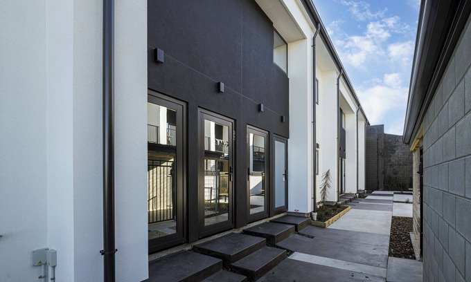 Christchurch City Centre Cottage | Central Crossing - Christchurch Holiday Home