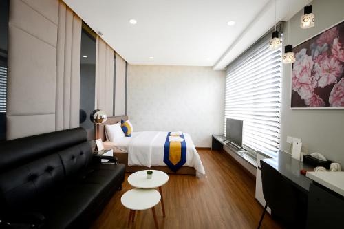 Bach Dang Riverside Apartment | Central D4 - The Tresor Studio
