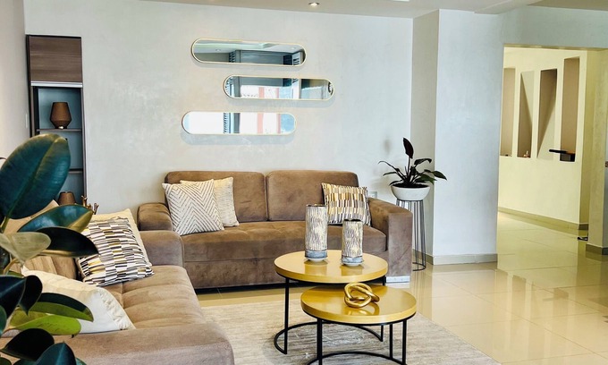 Pereira House | Central espaciosa y elegante con AC, Jacuzzi y 4 habitaciones en Pinares