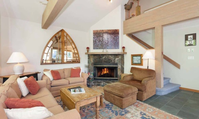 Blackcomb House | Central Family-Friendly Ski Home w/2 x Parking