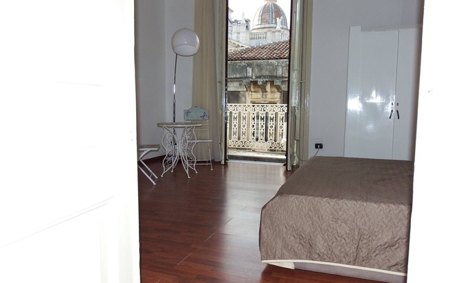 Coste Apartment | Central house - elegant apartment in an ancient building in the historic center