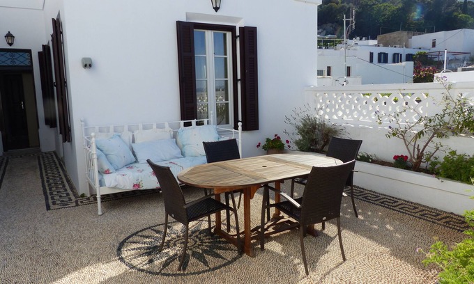 Lindos Villa | Central Lindos village house.20% OFF IN JUNE ON BOOKINGS OF 7+ DAYS. CONTACT ME!