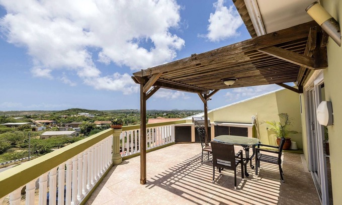 Willemstad Apartment | Central located second floor apartment with swimming pool and a very nice view.