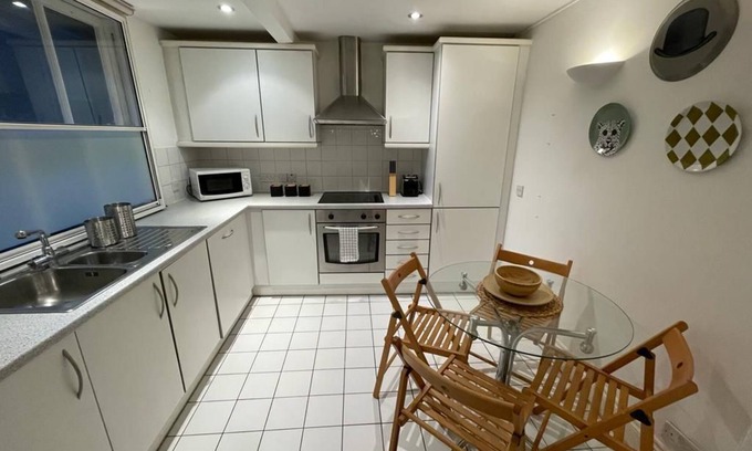 Bishopsgate Apartment | Central London 2 Bed Apt- Sleeps 4 & Pet Friendly