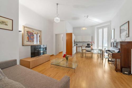 Abbadesse Apartment | Central Milan Apartment - 10 min Duomo