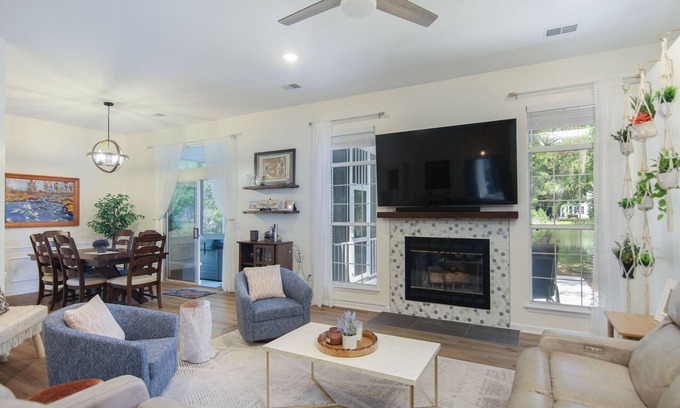 Mount Pleasant House | Central Mt. Pleasant Lake House - 10 Mins from Beach, Shopping, Restaurants!