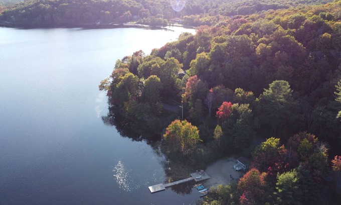 Huntsville House | Central Muskoka Cottage w/beach, dock, kayak, SUP, canoe, paddle boat, games rm