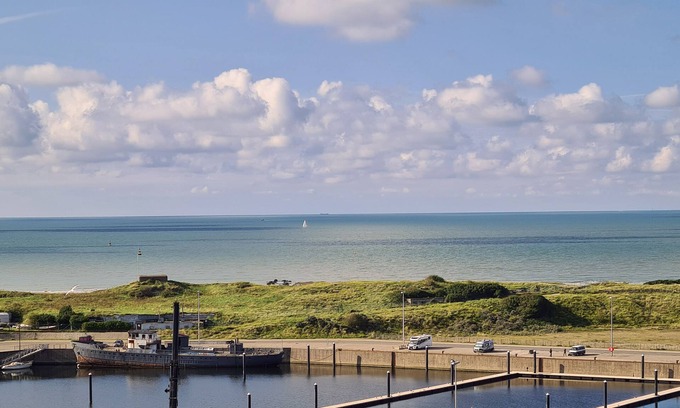 Ostend Apartment | Central Park Suite with sea view terrace, pool and gym, access to quiet beaches