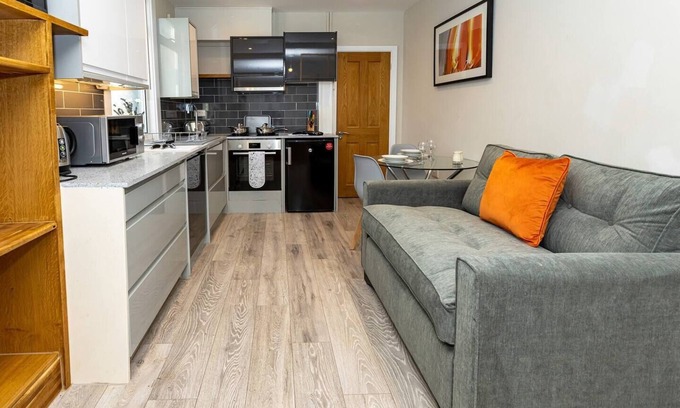 Reading Apartment | Central Reading studio for 2. 5mins station. Free Parking