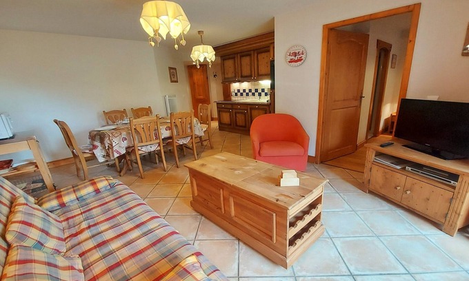 Samoens Apartment | Central Samoëns Apt: 2 BR, Terr/Grdn, Garage, Ski Locker, Pets OK