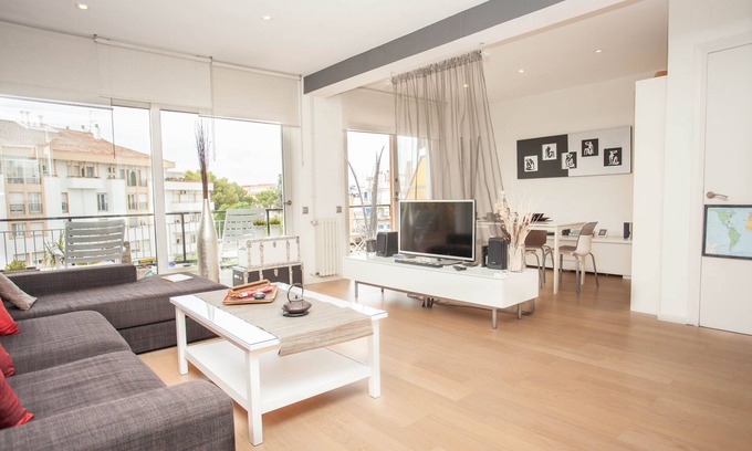 Sitges Town Center Apartment | Central Sitges - sunny, terraces, 150m beach, Luxe, Free Wi-Fi, 100% Air Con