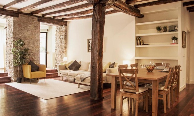 San Sebastian Centro Apartment | Central, Spacious and Authentic Family Apartment