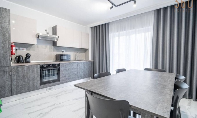 Il-Balluta Apartment | Central St.Julian’s 2BR Apt with SofaBed & Balcony