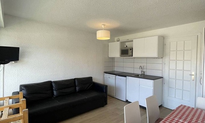 Jeux Apartment | Central Studio for 4 with Ski Access, Terrace, and Modern Amenities - Alpe d'Huez