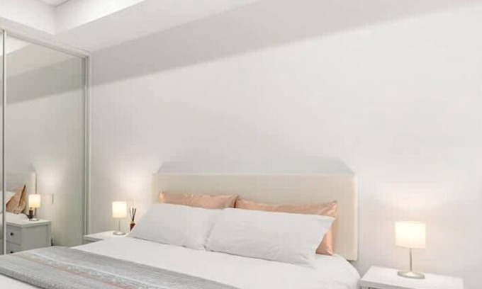 Surry Hills Apartment | Central stylish 1 bedroom with balcony and air-con