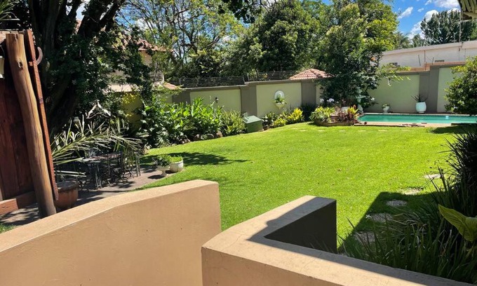 Greater Johannesburg Metropolitan Area Apartment | Central suburban suite in the heart of Joburg