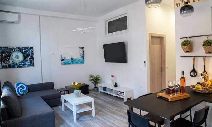 Aegina Apartment | Central Suites Aegina 2
