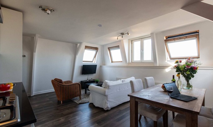 Oude Pijp Apartment | Central top floor apartment with private balcony