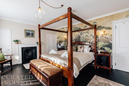 Upper Town House | Central Townhouse with Garden & Free Parking