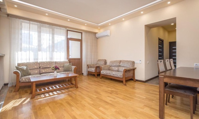 Kentron Apartment | Central Yerevan 2 Bedroom Charming Apartment