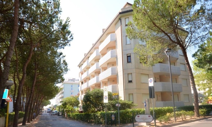 Bibione Apartment | Centrally located apartment just few steps away from the beach