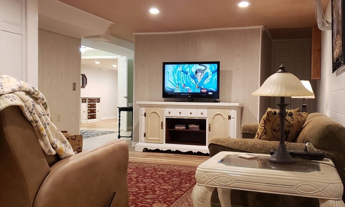 Boyds Creek Apartment | Centrally Located Easy Drive to UT Knoxville, Pigeon Forge, Seymour, Gatlinburg!
