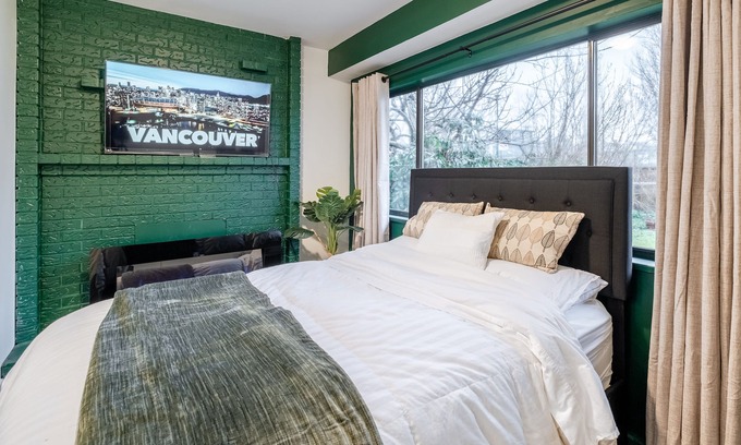 East Side House | Centrally located East Vancouver Studion(In-suite laundry)n