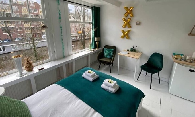 Amsterdam City Centre House | Centrally located house with Canal View