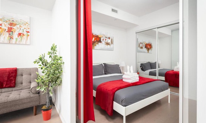 Downtown Toronto Apartment | Centrally Located In The Heart Of Downtown Toronto