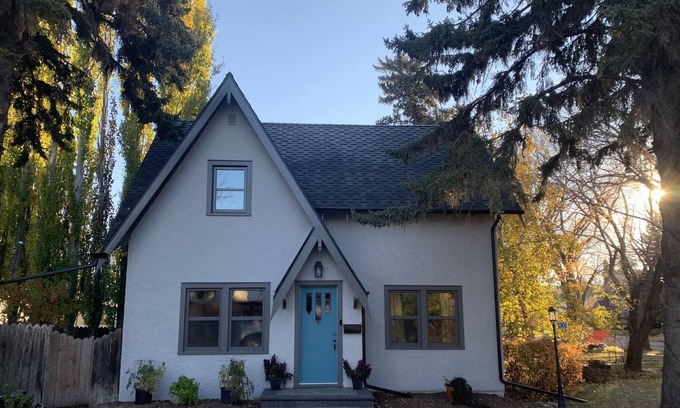 Saskatoon House | Centrally located near the UofS, RUH, JPCH & Synchrotron