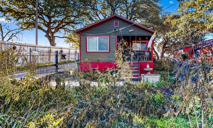 Dawson House | Centrally located retreat with sunny patio, smart TVs, internet, W/D, & AC