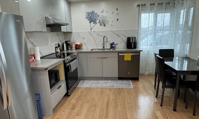 Rosemead House | Centrally located San Gabriel Valley - snowboard/surf on the same day.