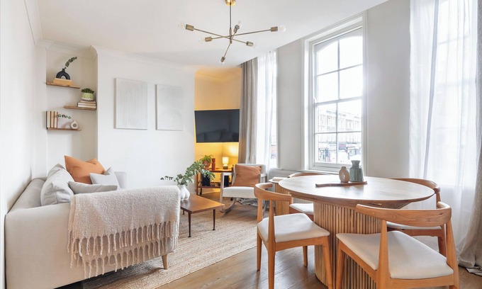 Homerton Apartment | Centrally located Scandinavian high quality design. 2 min walk to station