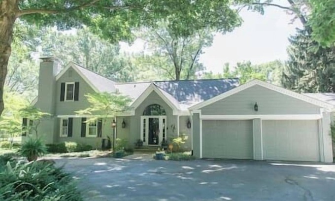 Indianapolis House | Centrally Located Home in Nora