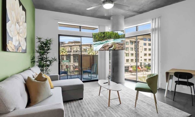 Evans Churchill Apartment | Centric 3BR In HEART of DTPHX Pool+Free Parking