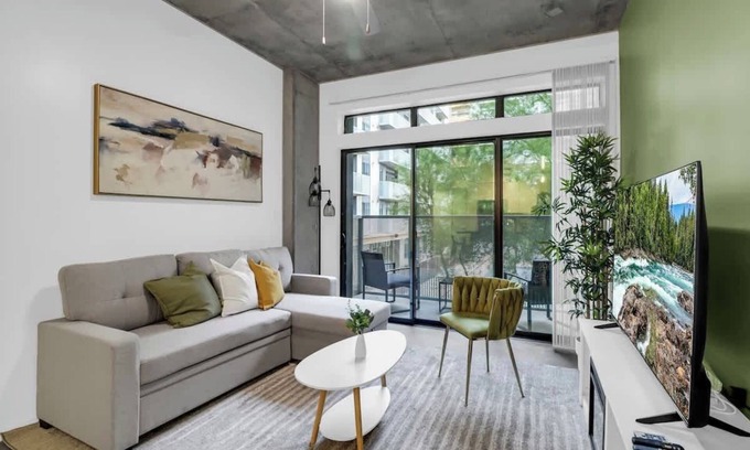 Evans Churchill Apartment | Centric 4BR In HEART of DTPHX Pool+Free Parking